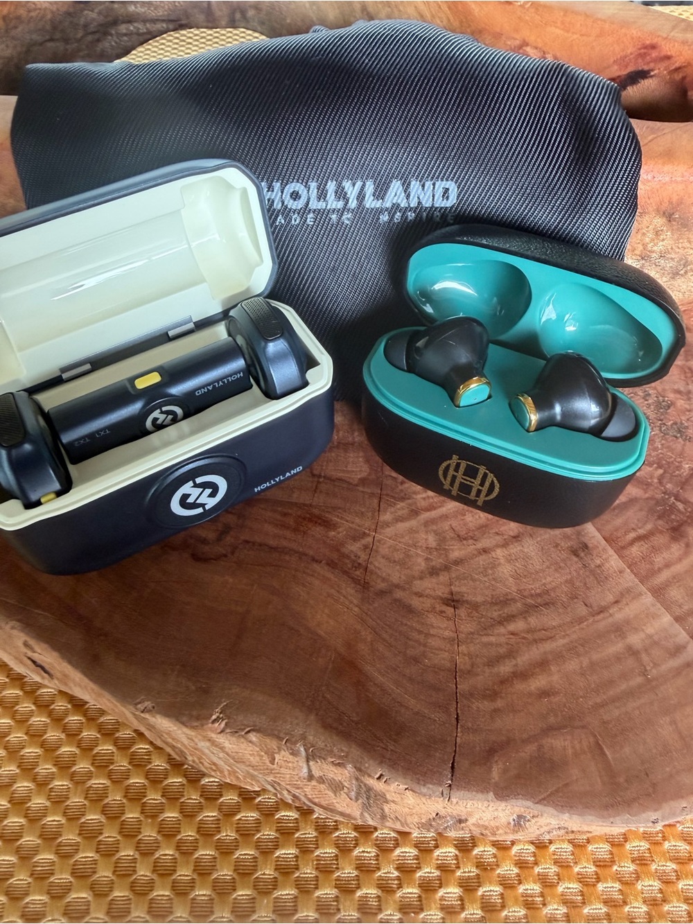 Hollyland Lark M2 wireless microphone, Hollyland Woreless Earbuds combo